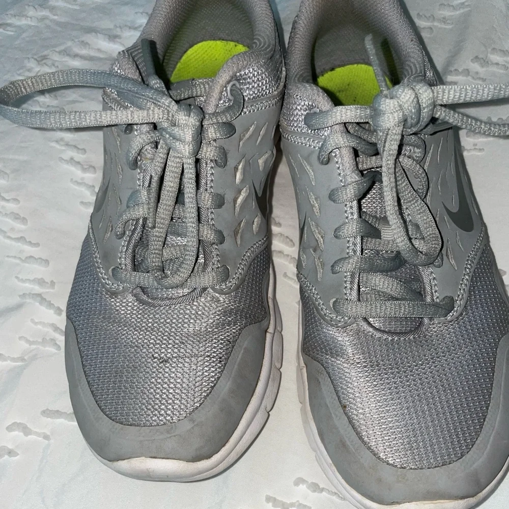 Nike Orive Gray Silver White Running Shoes Athletic Womens Size 7